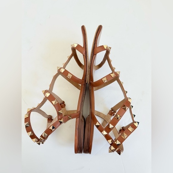 Valentino Garavani Brown leather Gold Rockstud ankle strap flat sandals EU 39.5 - Picture 10 of 13